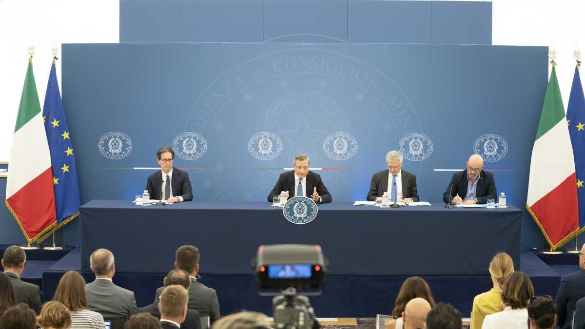 Immagine di Il premier fa e bacchetta. Draghi vara il decreto Aiuti-ter