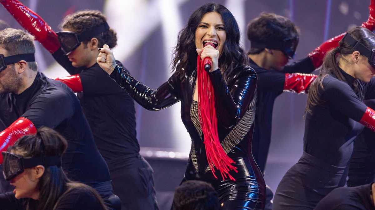 Immagine di Laura Pausini presa all'amo