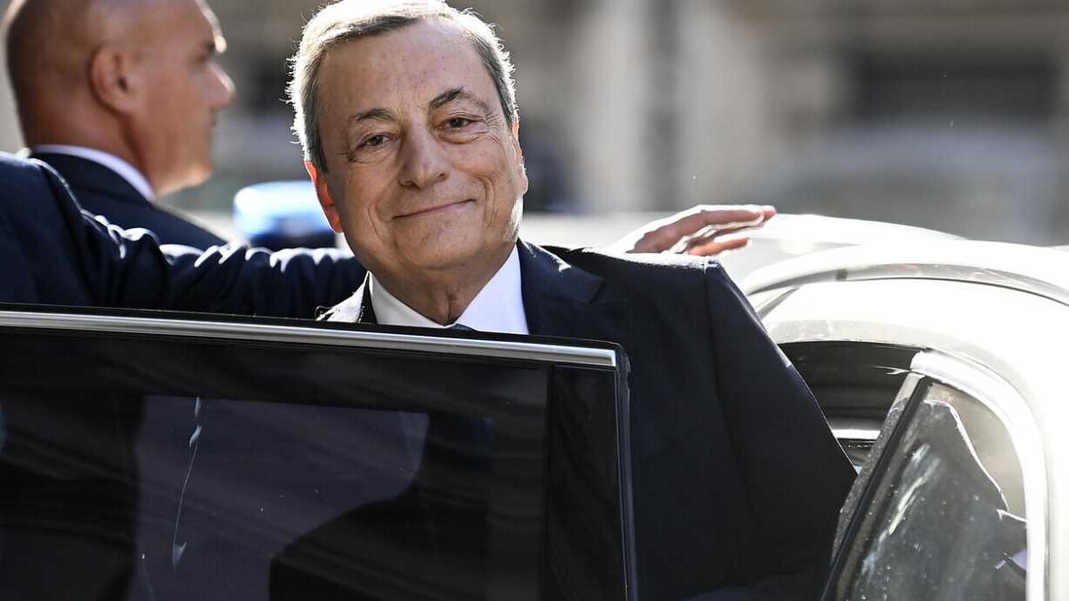 Immagine di Draghi attacca Salvini, Meloni e Conte: "Serve coerenza internazionale"