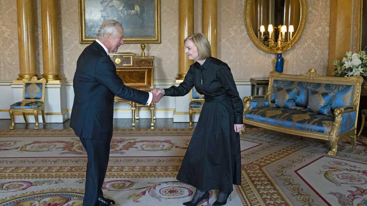 Immagine di Carlo III, Liz Truss e lo scontro di classe che scandirà l’inverno inglese