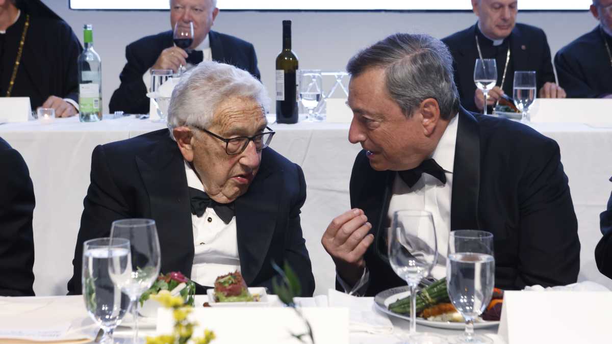 Immagine di L'elogio di Kissinger a Draghi: "Straordinaria capacità di analisi per il bene comune"