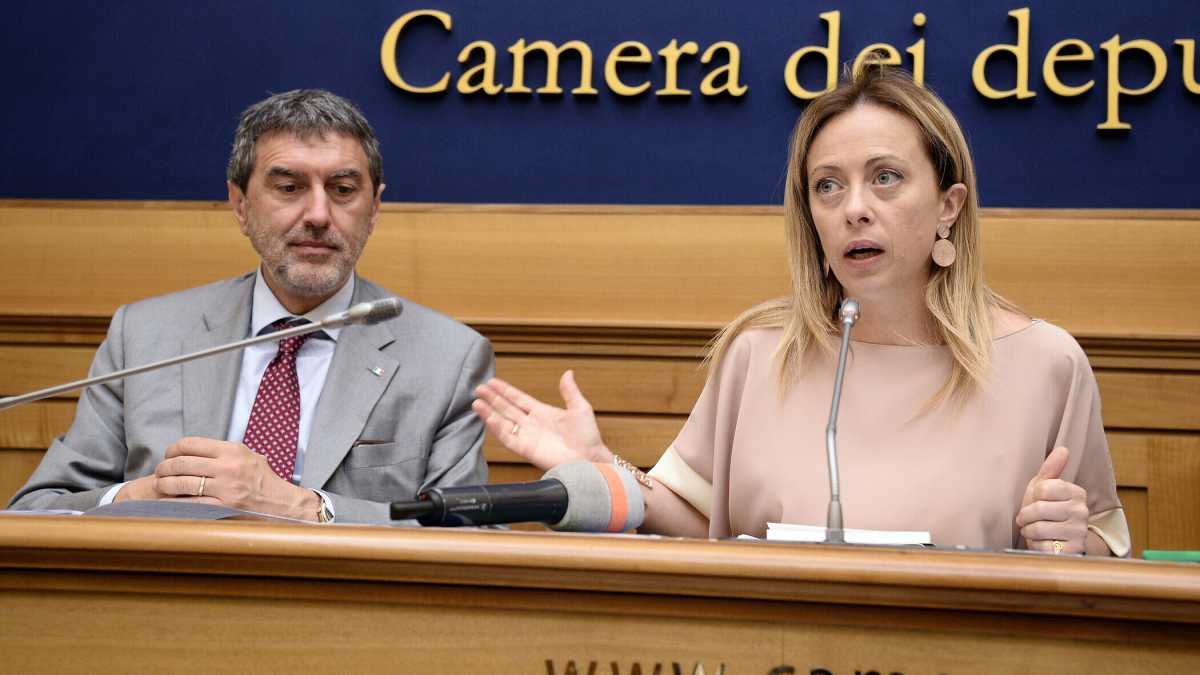 Immagine di Dopo Piombino, l'Abruzzo. Meloni incalza Draghi sul gas, ma sabota le opere strategiche
