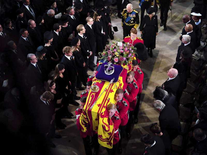 La bara della regina Elisabetta II (Ben Birchall/Pool via AP)&nbsp;<br />