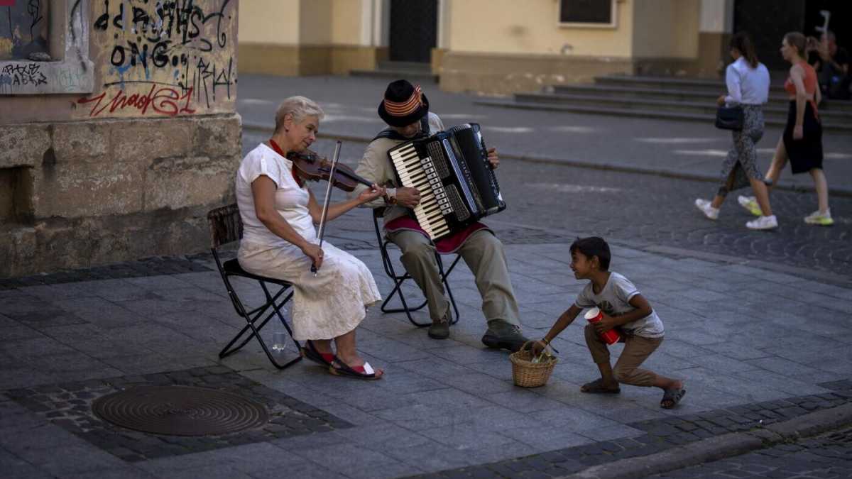 Immagine di Reportage da Leopoli, dove foto dei russi in vacanza nell’Ue danno sui nervi