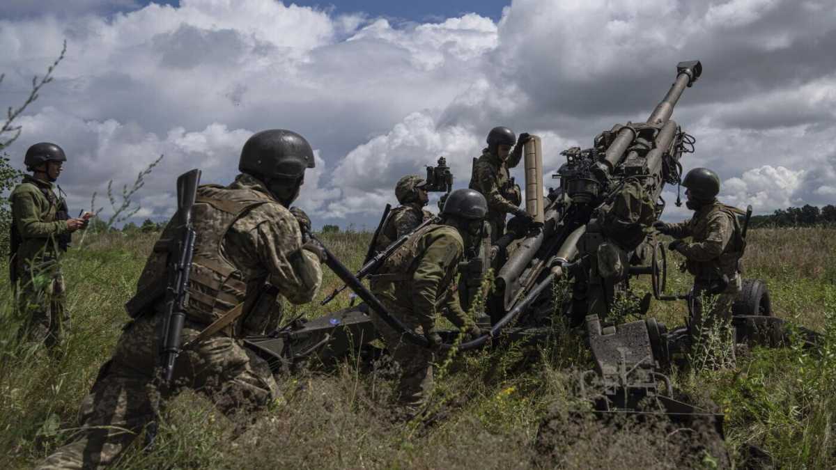Immagine di I russi che guardano gli ucraini abbracciare i soldati di Kyiv e dicono: ma come?