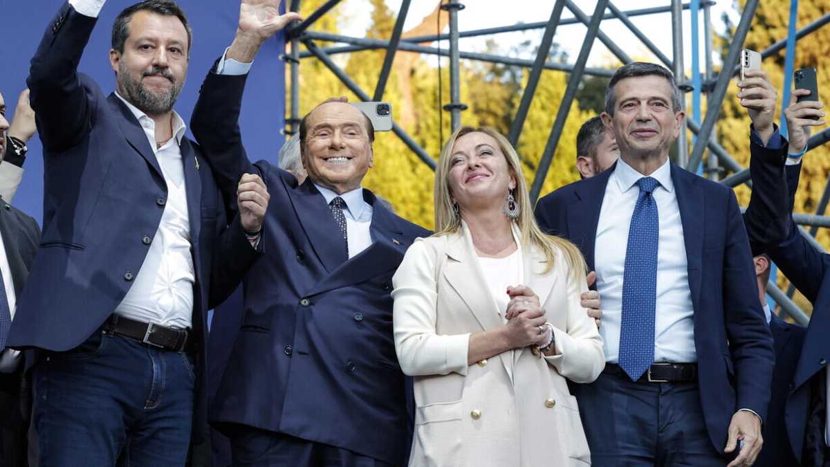 Immagine di Il centrodestra chiude la campagna elettorale. Meloni: "Il 25 finisce l'Italia voluta dalla sinistra"