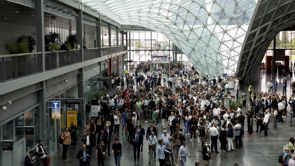 Immagine di Le imprese lombarde vedono nero: non il governo, ma il futuro