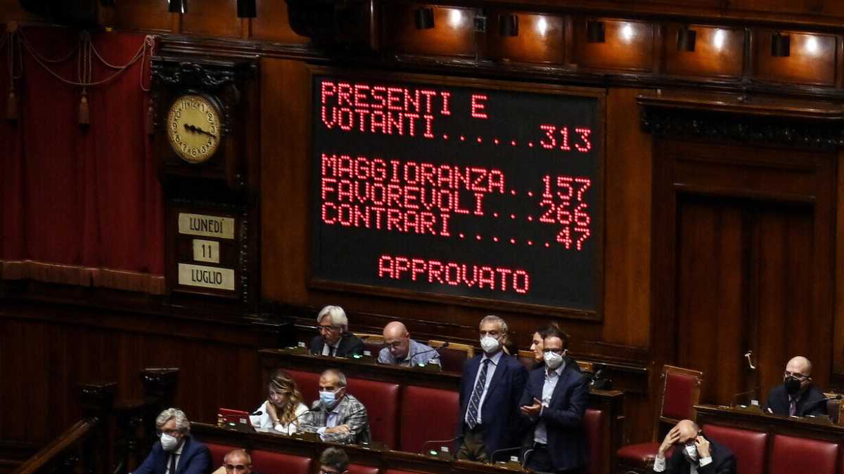 Immagine di Il trasformismo è un vizio del nostro sistema al quale corrispondono pubbliche virtù