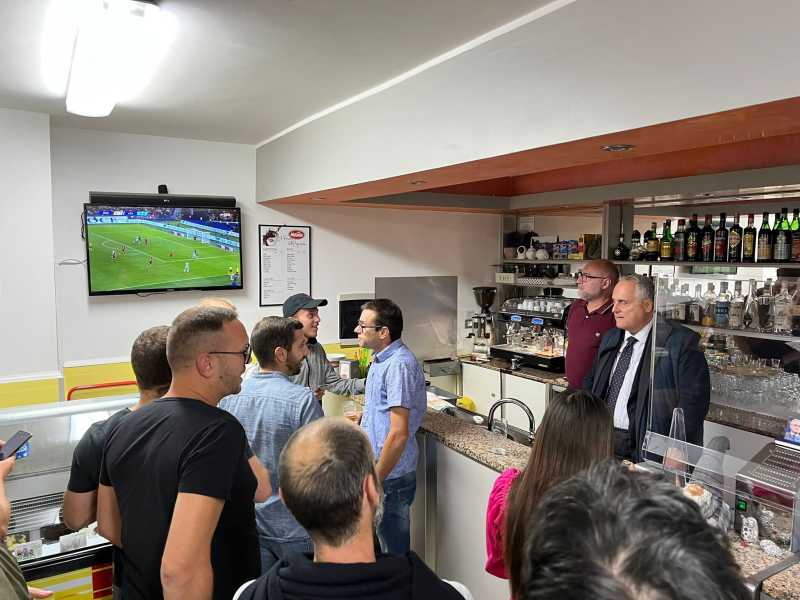 A spasso con Lotito nel depresso Molise: "Sarò il vostro gladiatore"