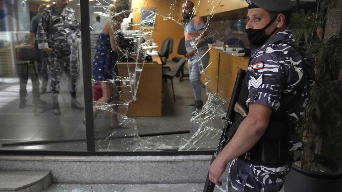 Immagine di I “Robin Hood” di Beirut. Gli assalti alle banche in Libano sono un allarme che arriva fino all’Iran