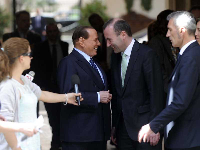 Berlusconi e Weber a Palazzo Grazioli nel 2016 (LaPresse)