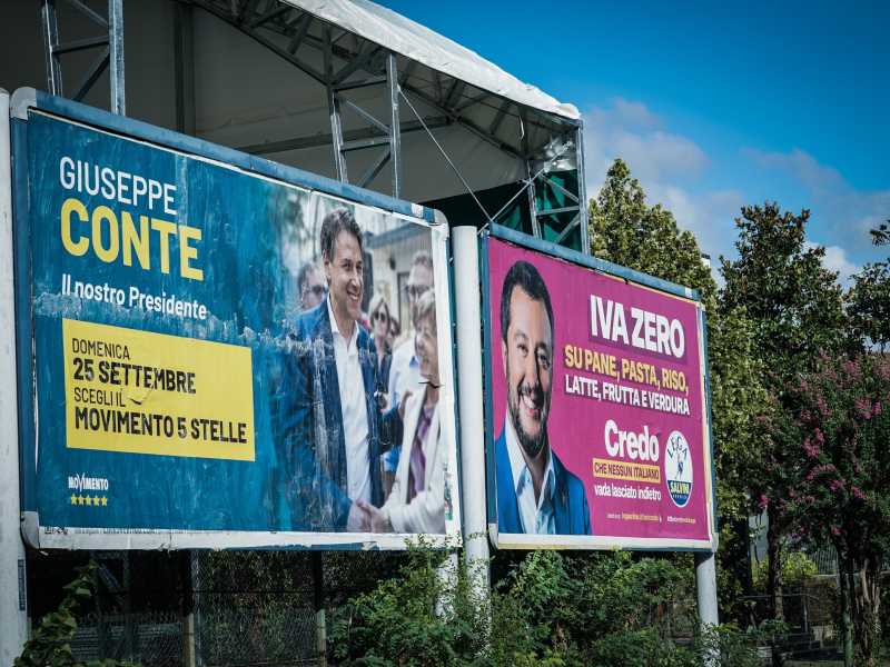 Cartelloni pubblicitari a Torino (Ansa)