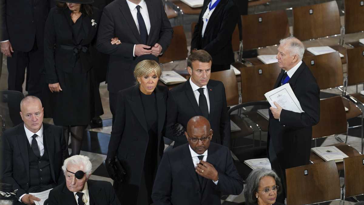 Immagine di I capricci di Macron e l'indicibile sentimento filomonarchico