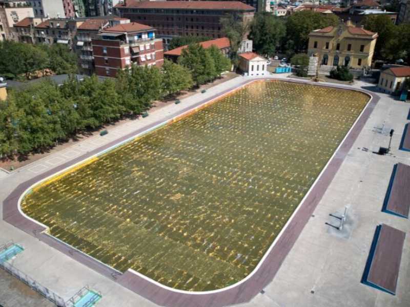 Il Centro Balneare Romano trasformato in oro liquido da Beatrice Trussardi e amiche