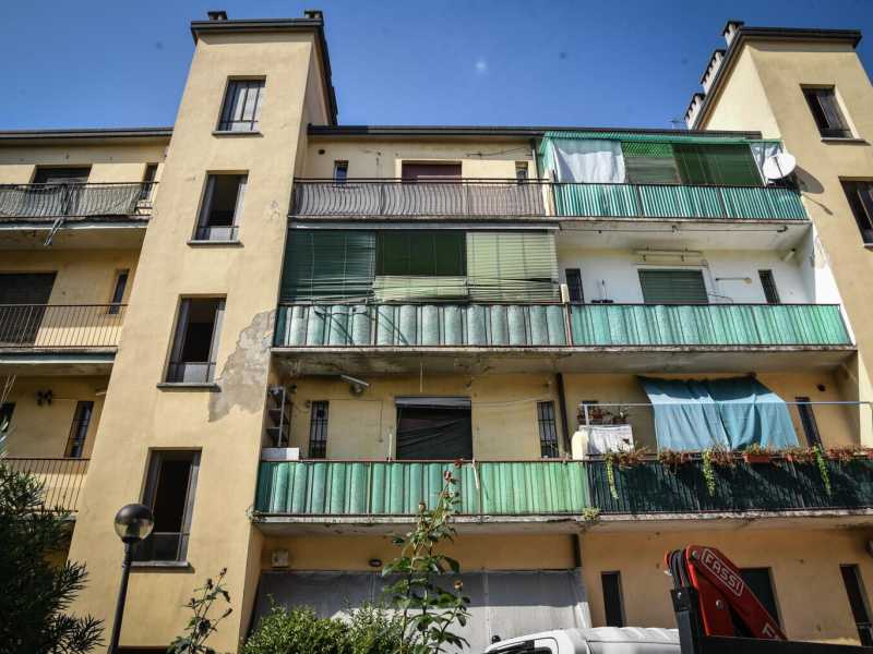 Un palazzo a Milano (Ansa)