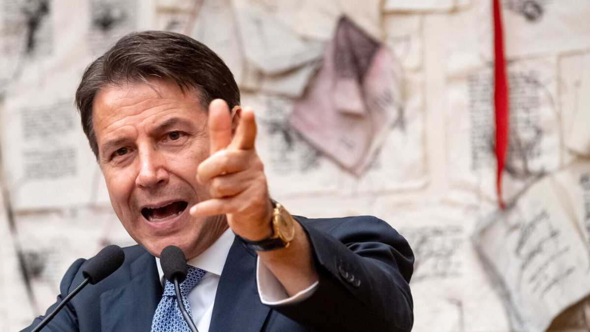 Immagine di Conte infierisce su Letta e si candida a essere l'opposizione a Meloni