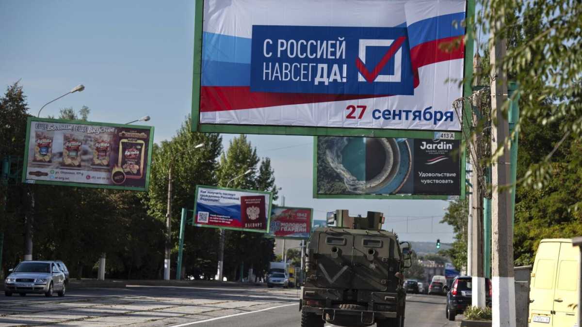Immagine di Russi a caccia di voti tra i pianerottoli e nei cortili, fucile alla mano. Parla Maria Zolkina