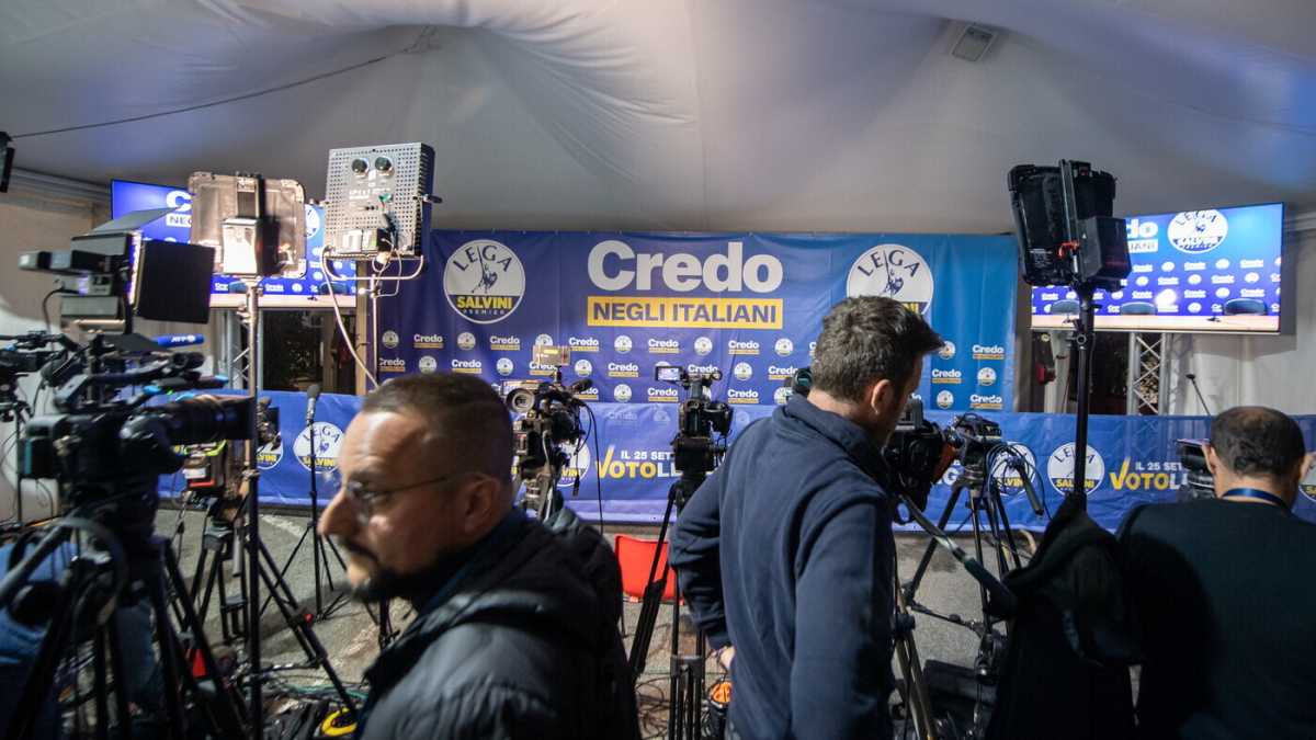 Immagine di Salvini: "Io non arretro. E mandiamo un bacione alla von der Leyen"