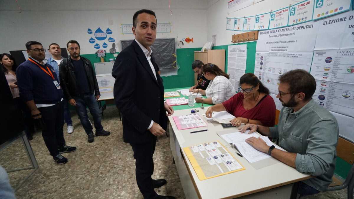 Immagine di Di Maio è fuori dal Parlamento