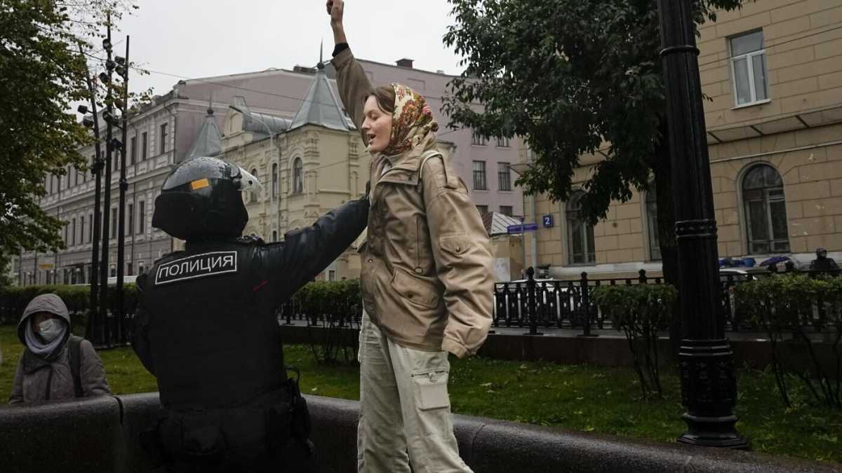 Immagine di L’indifferenza di alcuni miei amici russi mi sconvolge ancora, ma ora devono scegliere: emigrare o morire