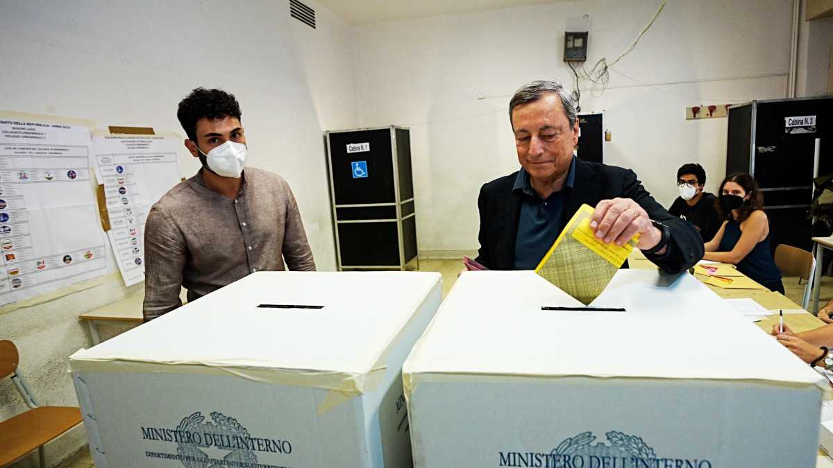 Immagine di Draghi smentisce Repubblica: "Nessun patto con Giorgia Meloni"