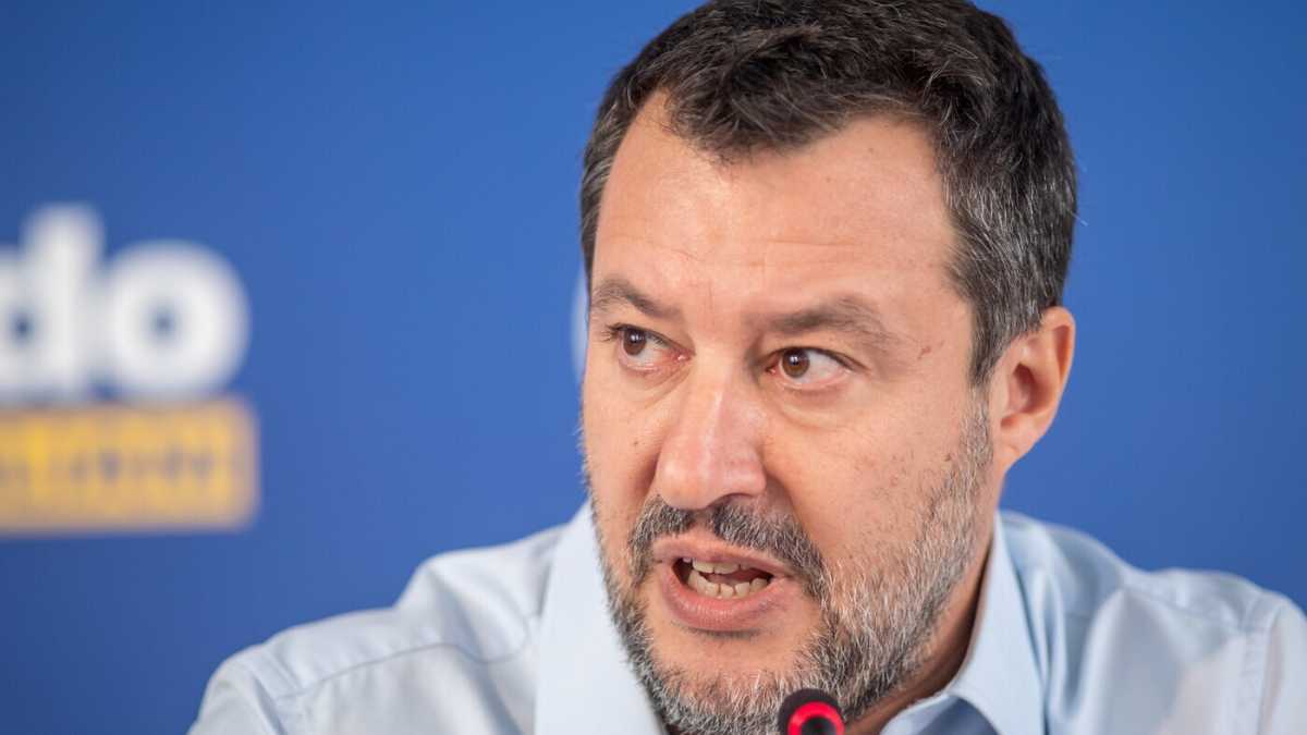 Immagine di Salvini minaccia di purgare Zaia e Fedriga. Resta segretario ma dovrà condividere la lista dei ministri