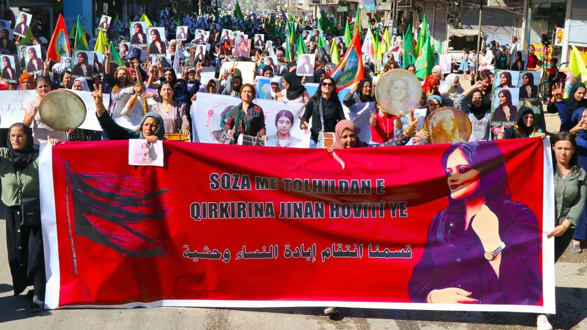 Immagine di Ci si indigna per la vittoria della destra ma non per le proteste delle donne in Iran