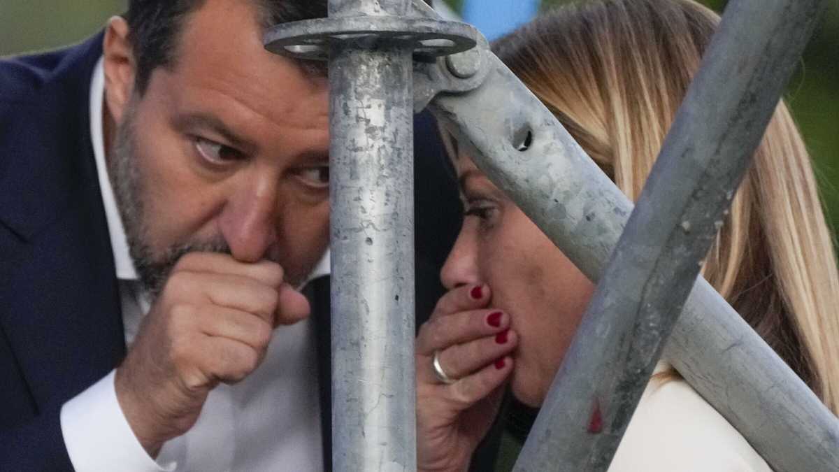 Immagine di Salvini-Meloni faccia a faccia dopo il voto. L'incontro a Montecitorio
