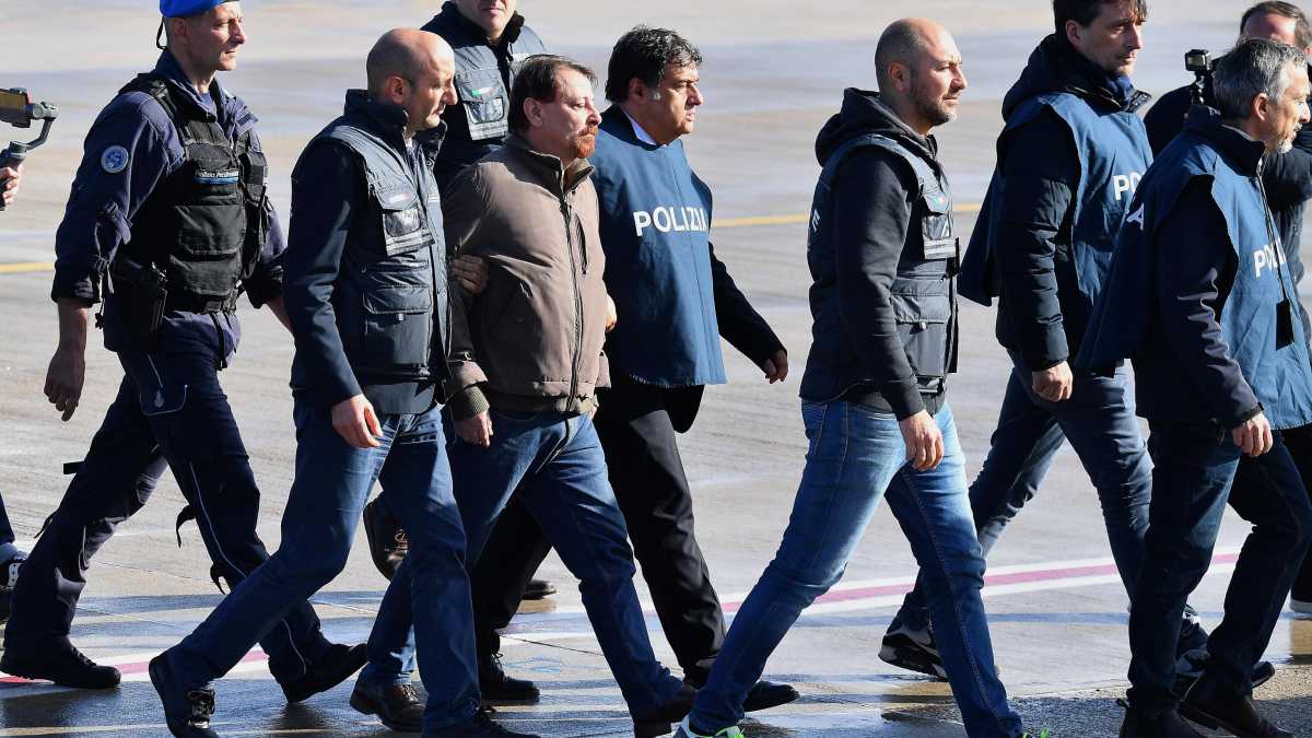 Immagine di Brutto inizio fratellista su Battisti