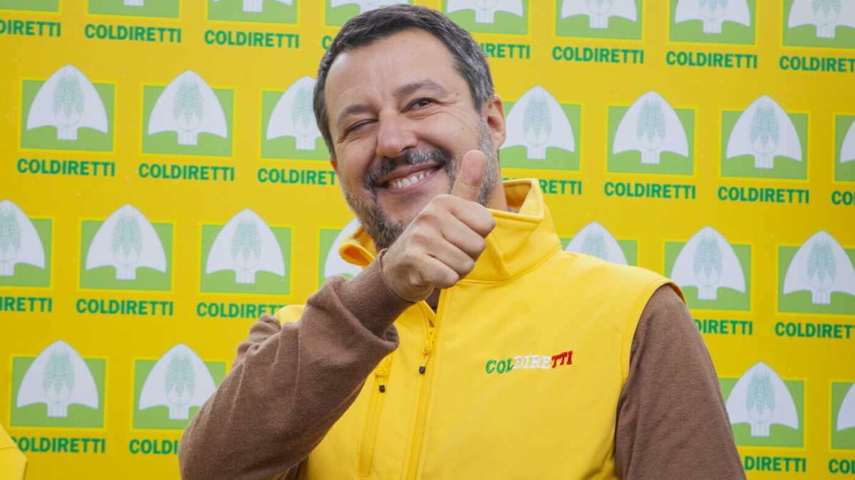 Immagine di L'ayatollah Salvini. Purga ancora e va dal Cav. per blindare Fontana. Calderoli in bilico