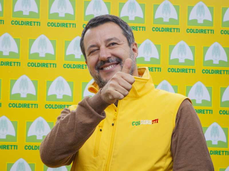 L'ayatollah Salvini. Purga ancora e va dal Cav. per blindare Fontana. Calderoli in bilico