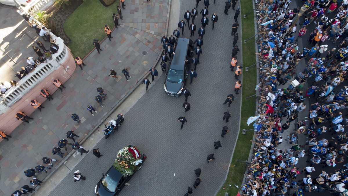 Immagine di Neanche la camera ardente di Maradona mette pace nella politica argentina