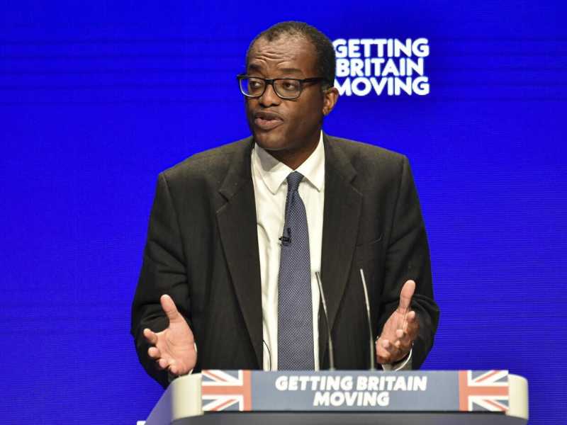 Londra ritira il taglio delle tasse ai ricchi. I Tory fanno un’altra guerra a un altro premier