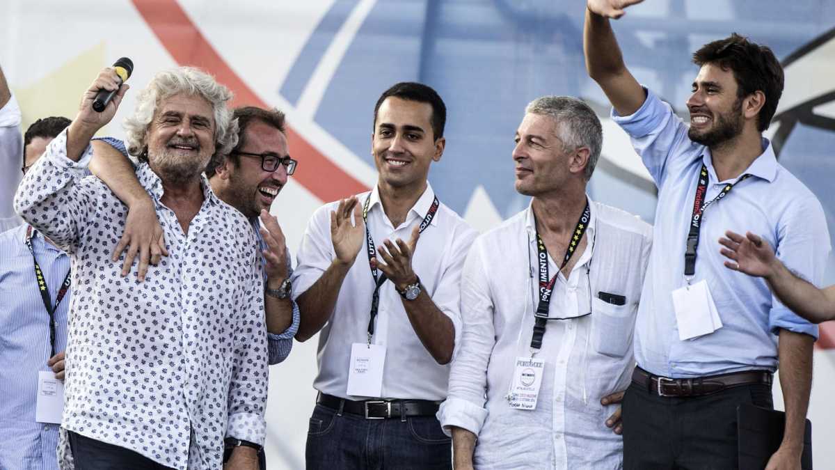 Immagine di Il M5s festeggia il compleanno. Ma dopo 13 anni è rimasto solo Casalino