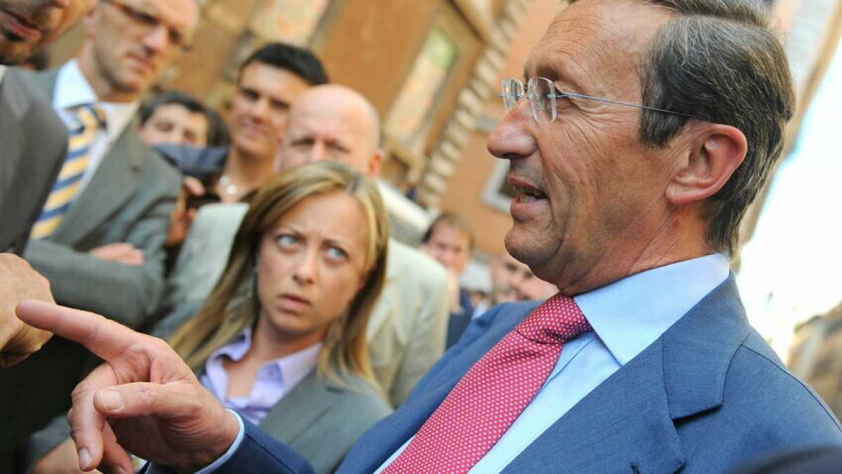 Immagine di Il ritorno di Gianfranco Fini, che elogia Meloni: "Ho sempre creduto in lei"
