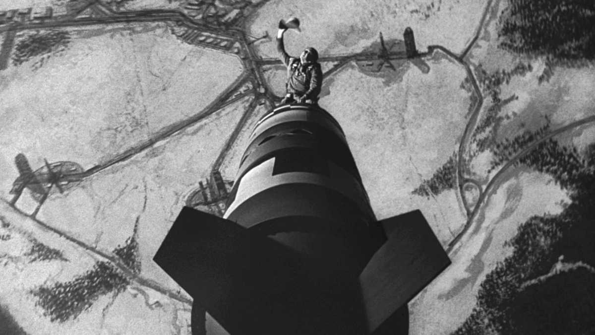 Immagine di L'unica consolazione con la bomba atomica è non avere la "valigetta" tra le mani