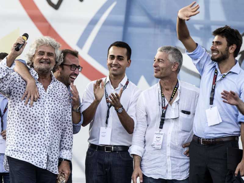 Il M5s festeggia il compleanno. Ma dopo 13 anni è rimasto solo Casalino