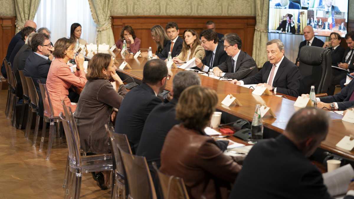 Immagine di Draghi e i traguardi del Pnrr: "L'attuazione è stata più rapida del previsto. Ora tocca al prossimo governo"