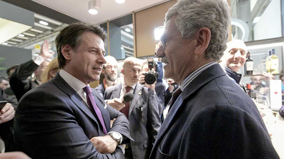 Immagine di La sinistra dem scopre le ambiguità di Conte. Ma per D'Alema è "indispensabile"