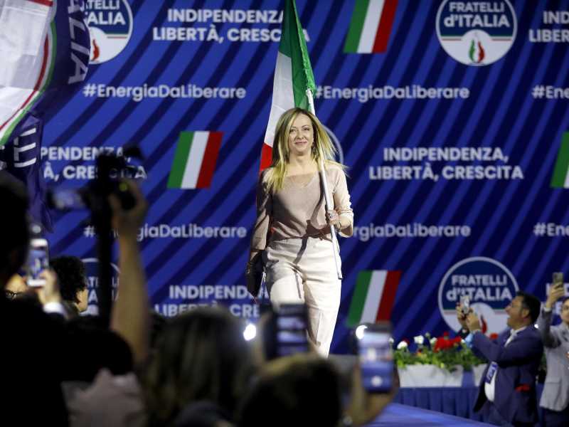 "Giorgia ricordati degli amici". Ambizioni e veleni dei fedelissimi di Meloni che sognano un ministero