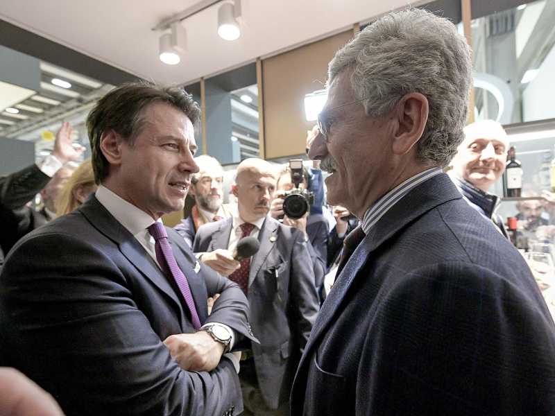 La sinistra dem scopre le ambiguità di Conte. Ma per D'Alema è "indispensabile"