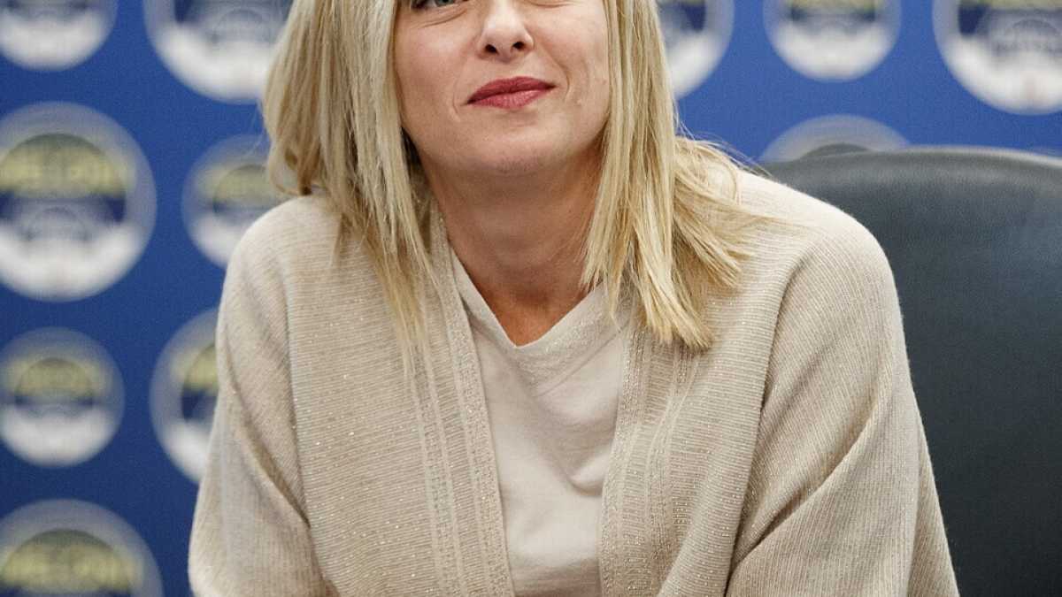 Immagine di Meloni torna a fare Meloni, e le tensioni con Draghi e il Quirinale deflagrano