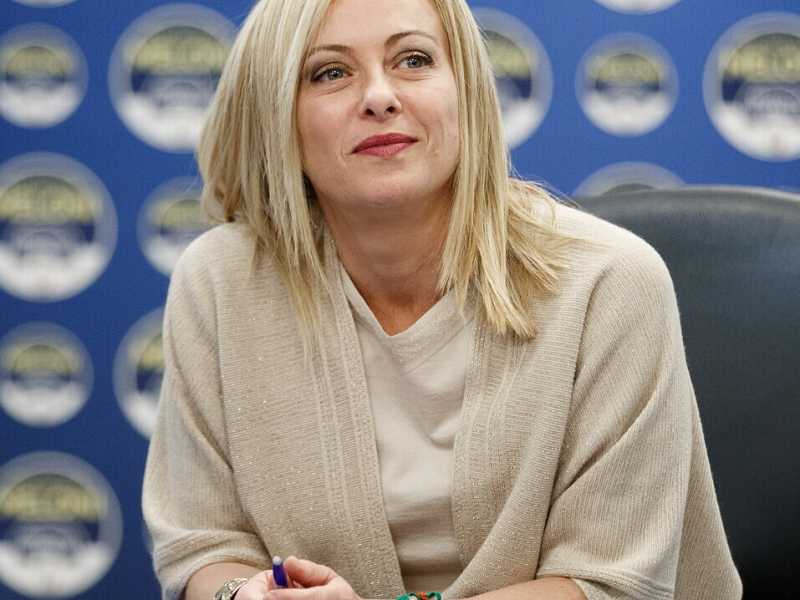 Meloni torna a fare Meloni, e le tensioni con Draghi e il Quirinale deflagrano