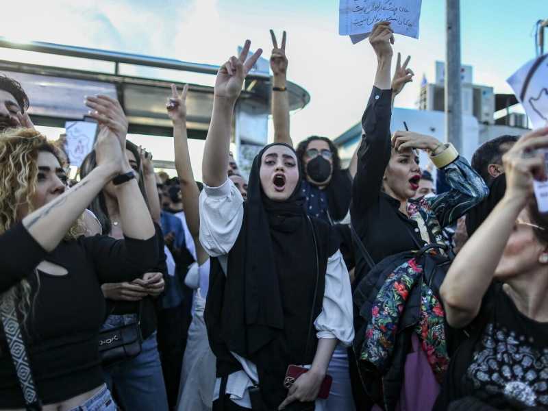  La protesta a Istanbul in solidarietà con le donne iraniane (foto LaPresse)