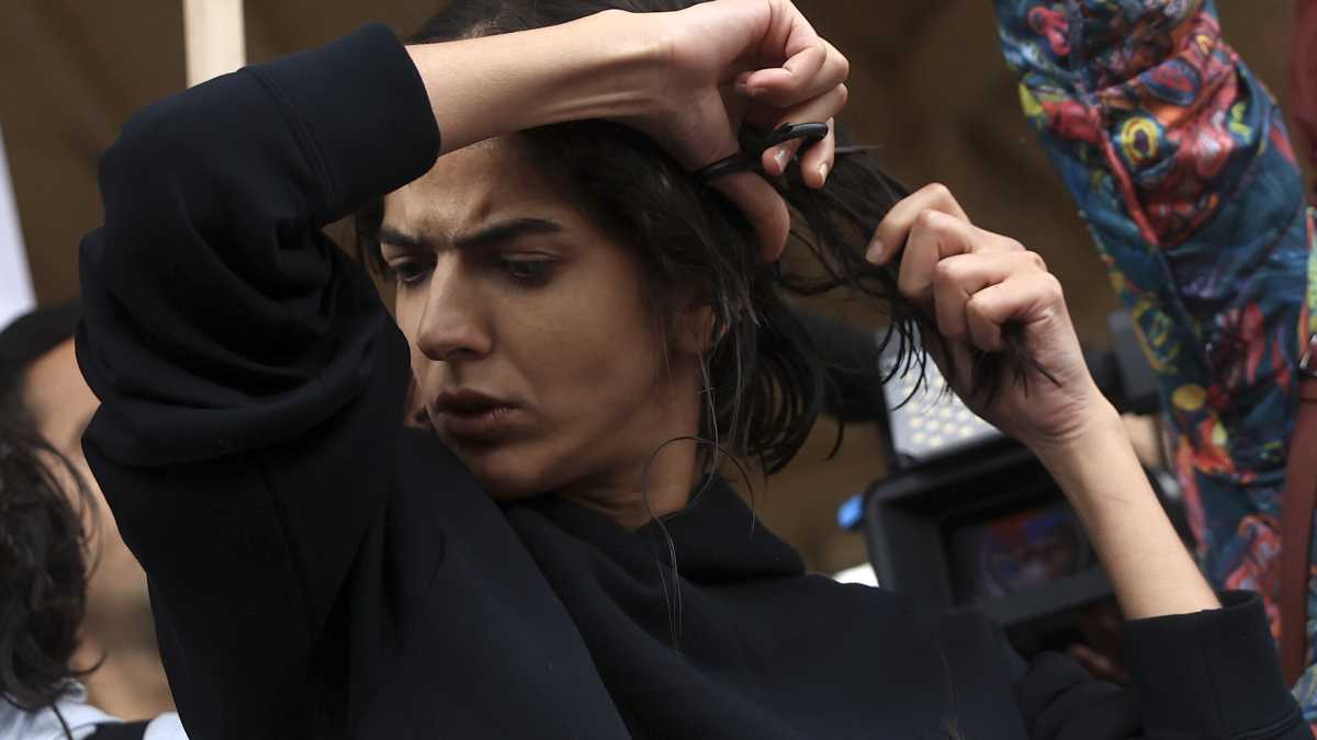 Immagine di Il femminismo cauto e fotogenico che rinnega ogni presa di posizione: anche verso le iraniane