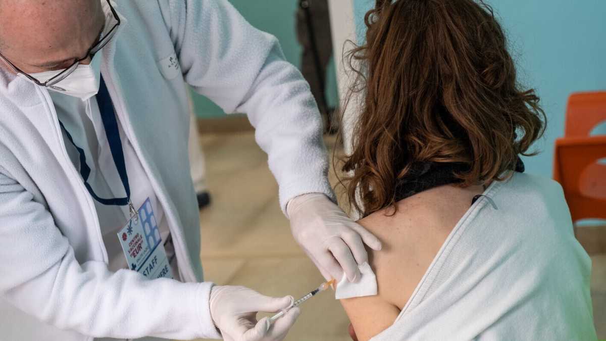 Immagine di I contagi da Covid impongono un cambio di passo con la quarta dose