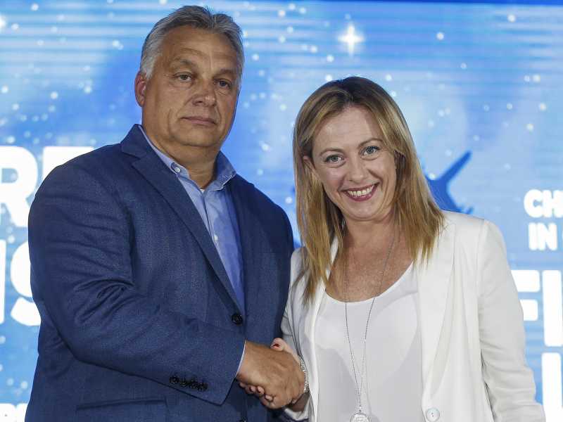 Il make up che serve alla destra italiana al gran ballo europeo