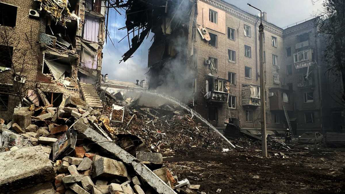 Immagine di Il massacro di Zaporizhzhia. Appunti di viaggio, di guerra e di storia sulle sponde del grande fiume