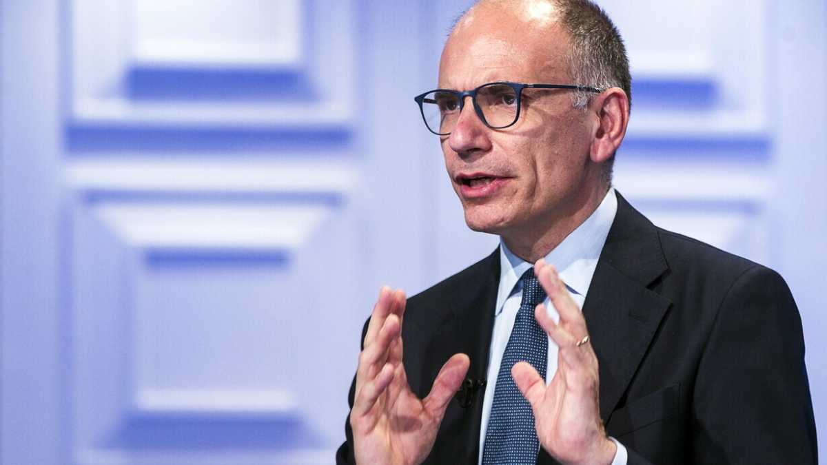 Immagine di Il sorpasso pacifista di Letta su Conte: "Noi in piazza per difendere l'Ucraina"