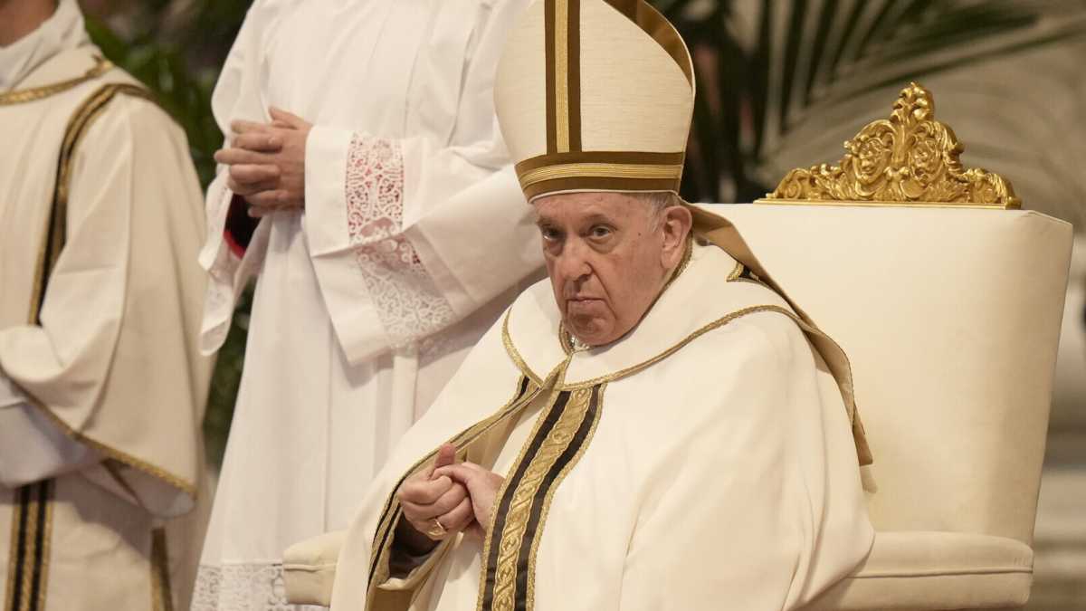 Immagine di Il Papa celebra il Concilio e tira le orecchie a progressisti e conservatori